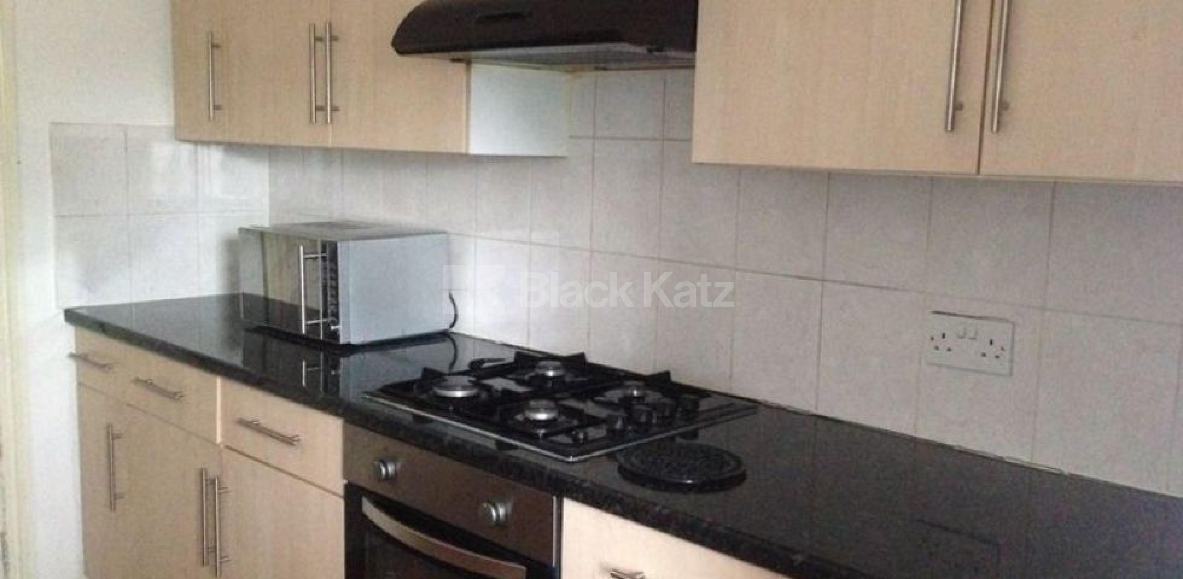 			UNDER OFFER , 2 Bedroom, 1 bath, 1 reception Apartment			 Queenstown Road, Battersea SW8